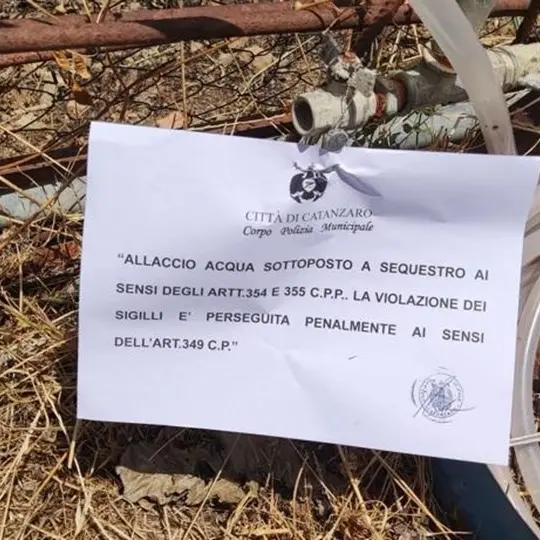 Allacci abusivi alla rete idrica per irrigare i campi: raffica di sequestri a Catanzaro