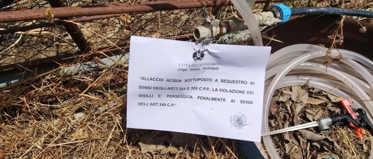 Allacci abusivi alla rete idrica per irrigare i campi: raffica di sequestri a Catanzaro