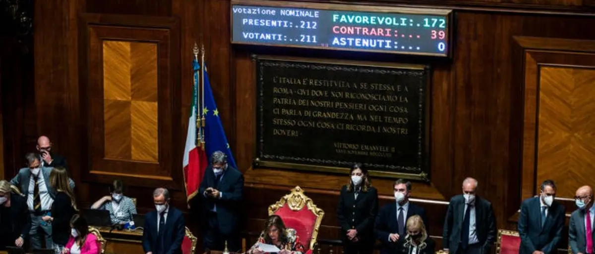 Al Governo fiducia “a metà” dal Senato, il M5s non vota: Draghi sale al Quirinale