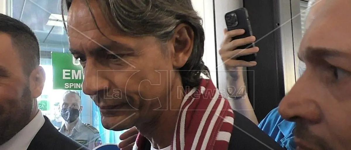 Bagno di folla per l’arrivo di Pippo Inzaghi a Reggio Calabria, domani la presentazione ufficiale