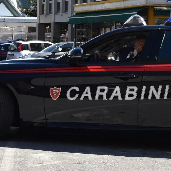 Evade dai domiciliari e rapina un persona: arrestato 31enne a Catanzaro