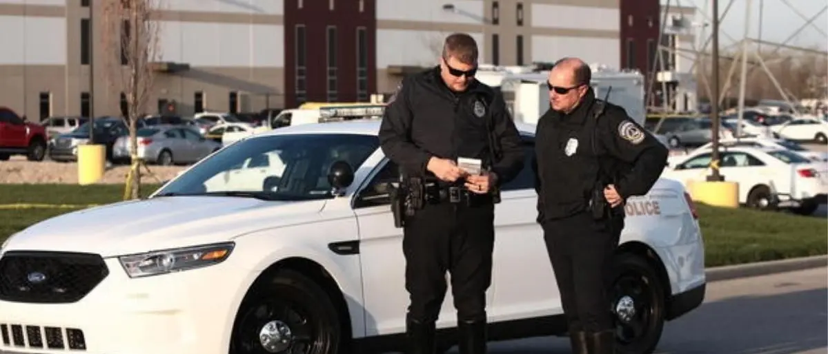 Sparatoria in un centro commerciale dell’Indiana: 4 morti e 2 feriti