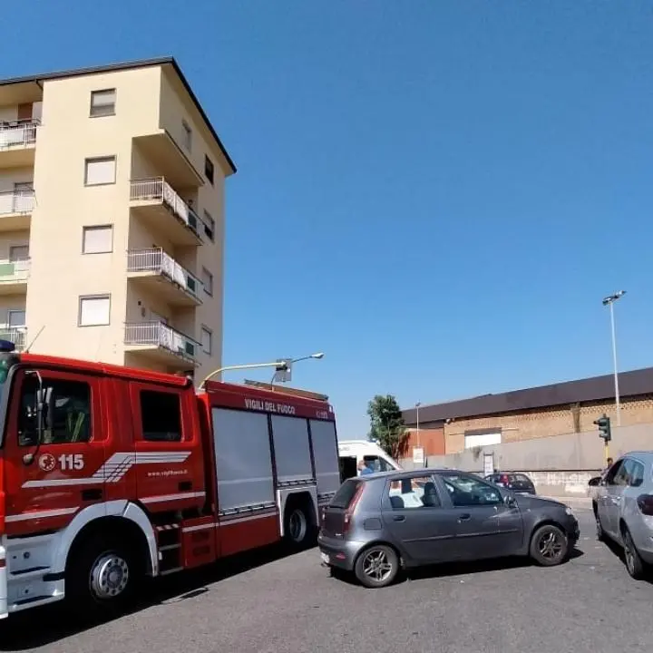 Scontro fra due auto a Lamezia: donna incinta trasportata in ospedale