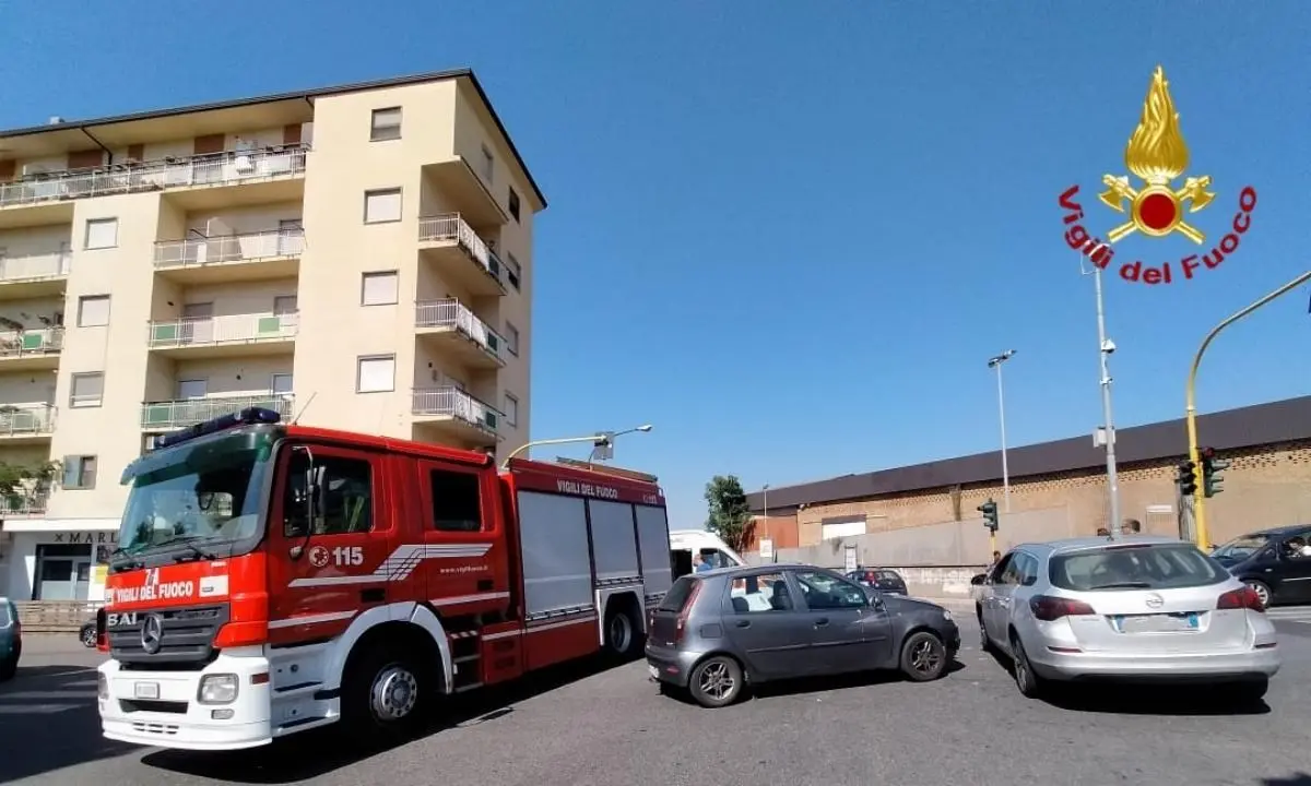 Scontro fra due auto a Lamezia: donna incinta trasportata in ospedale