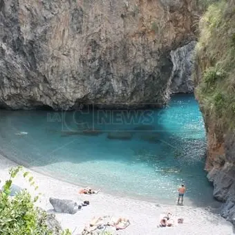 San Nicola Arcella, riapre al pubblico la spiaggia dell’Arcomagno: costi e modalità