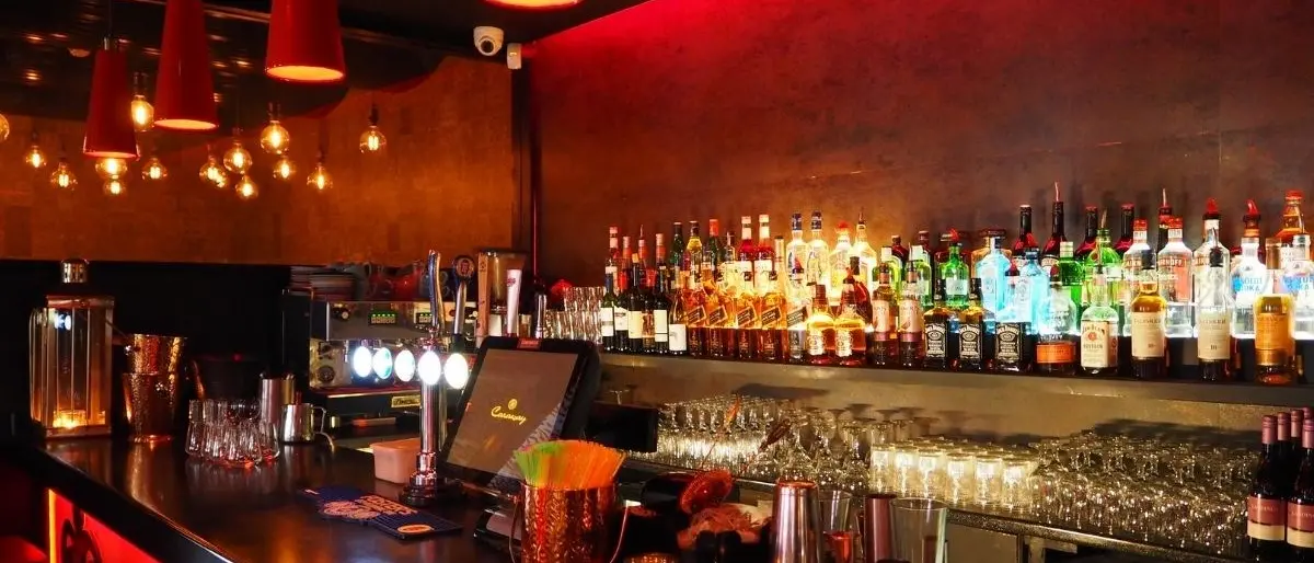 Spari contro clienti in un bar a Parigi: un morto e 4 feriti