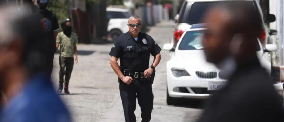 Usa, polizia spara e uccide un afroamericano di 23 anni: le telecamere riprendono tutto