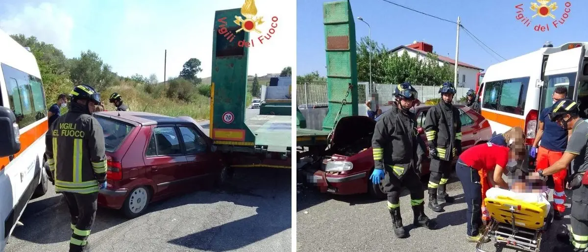 Auto finisce contro un semirimorchio in sosta, un ferito a Simeri Crichi