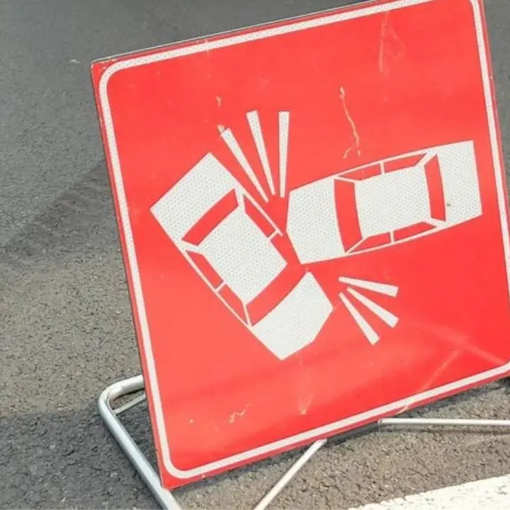 Incidente stradale a Corigliano Rossano, cinque veicoli coinvolti e una persona ferita