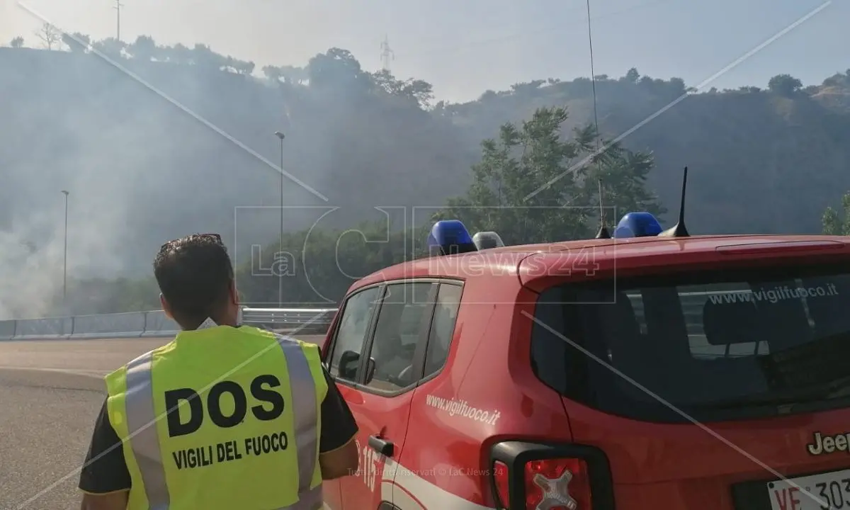 Incendi in Calabria, oltre 3mila interventi dei vigili del fuoco in 36 giorni