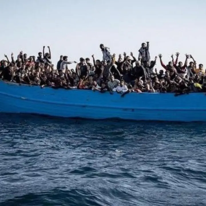 Peschereccio con oltre 600 migranti soccorso a 124 miglia dalla Calabria: a bordo 5 morti