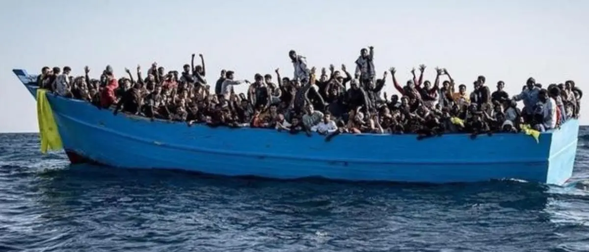 Peschereccio con oltre 600 migranti soccorso a 124 miglia dalla Calabria: a bordo 5 morti