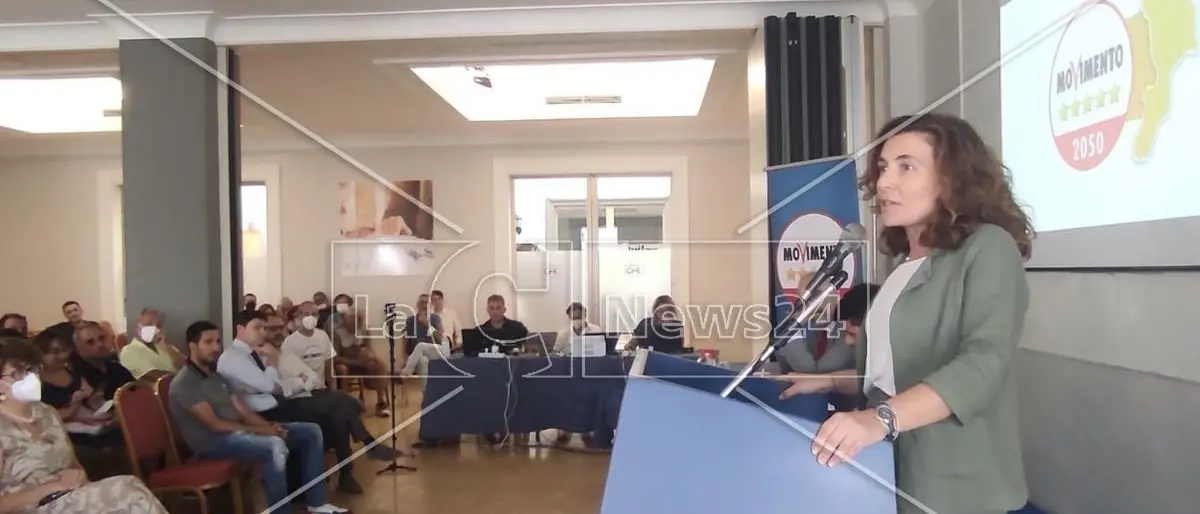 Il M5s calabrese difende Conte, accetta la regola dei due mandati e guarda (con cautela) a sinistra