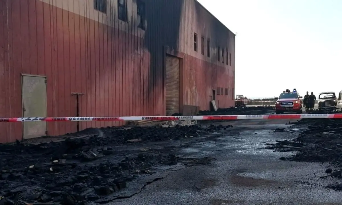 Incendio nello stabilimento del caffè Guglielmo, si indaga sulla matrice dolosa