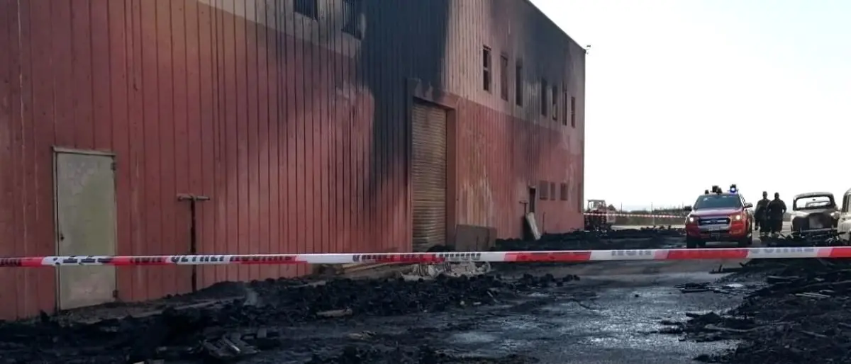 Incendio nello stabilimento del caffè Guglielmo, si indaga sulla matrice dolosa