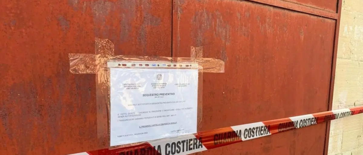 Vibo, sequestrati due capannoni industriali per violazioni in materia ambientale: deferiti i proprietari