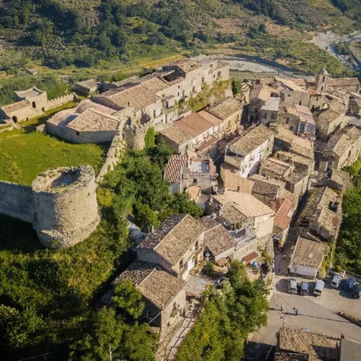 Turismo, la storia dei borghi di Cleto e Savuto in versione digitale e in cinque lingue