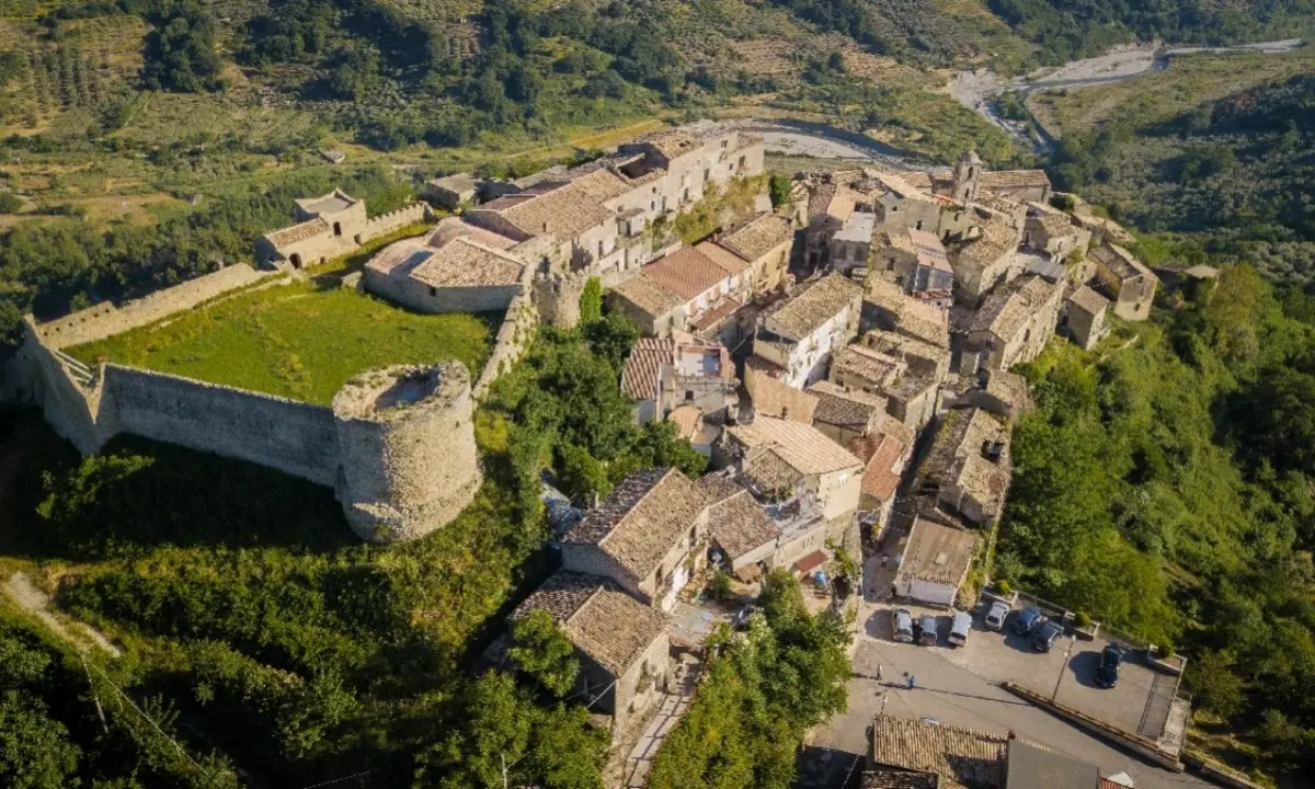 Turismo, la storia dei borghi di Cleto e Savuto in versione digitale e in cinque lingue