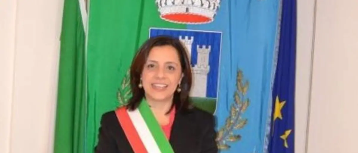 Isola Capo Rizzuto, il segretario del Pd attacca la giunta: sindaco e dirigenti si autosospendono dal partito