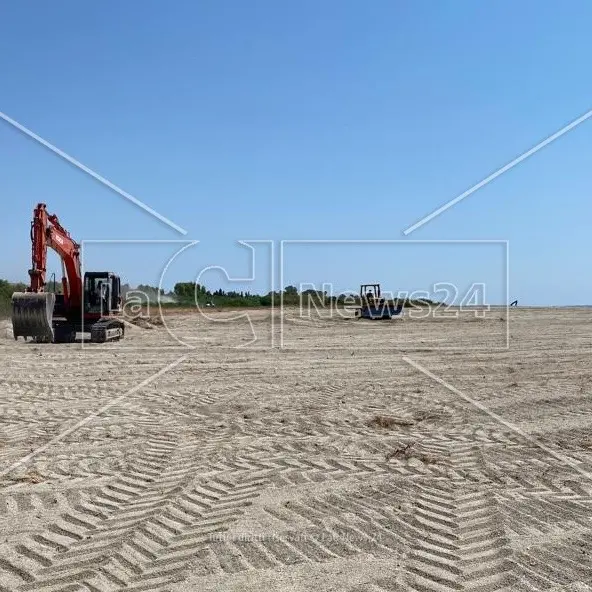 Due settimane e sarà Jova beach party: al via i lavori sulla spiaggia