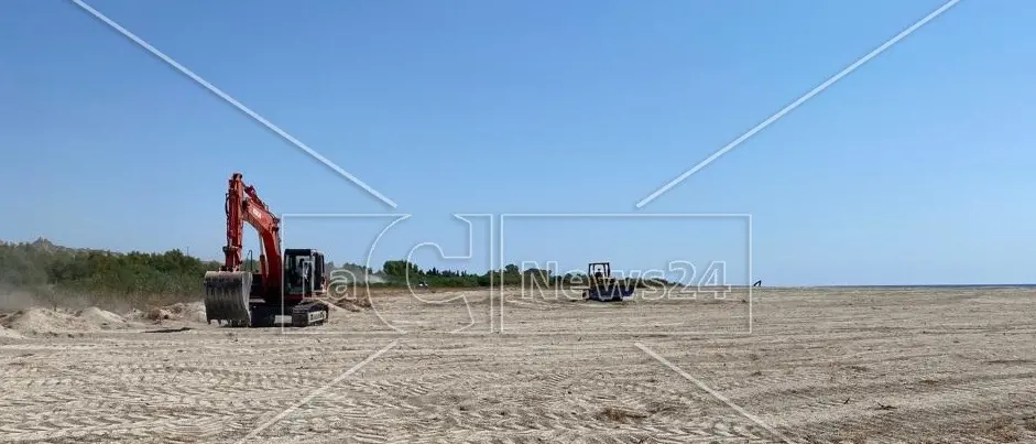 Due settimane e sarà Jova beach party: al via i lavori sulla spiaggia