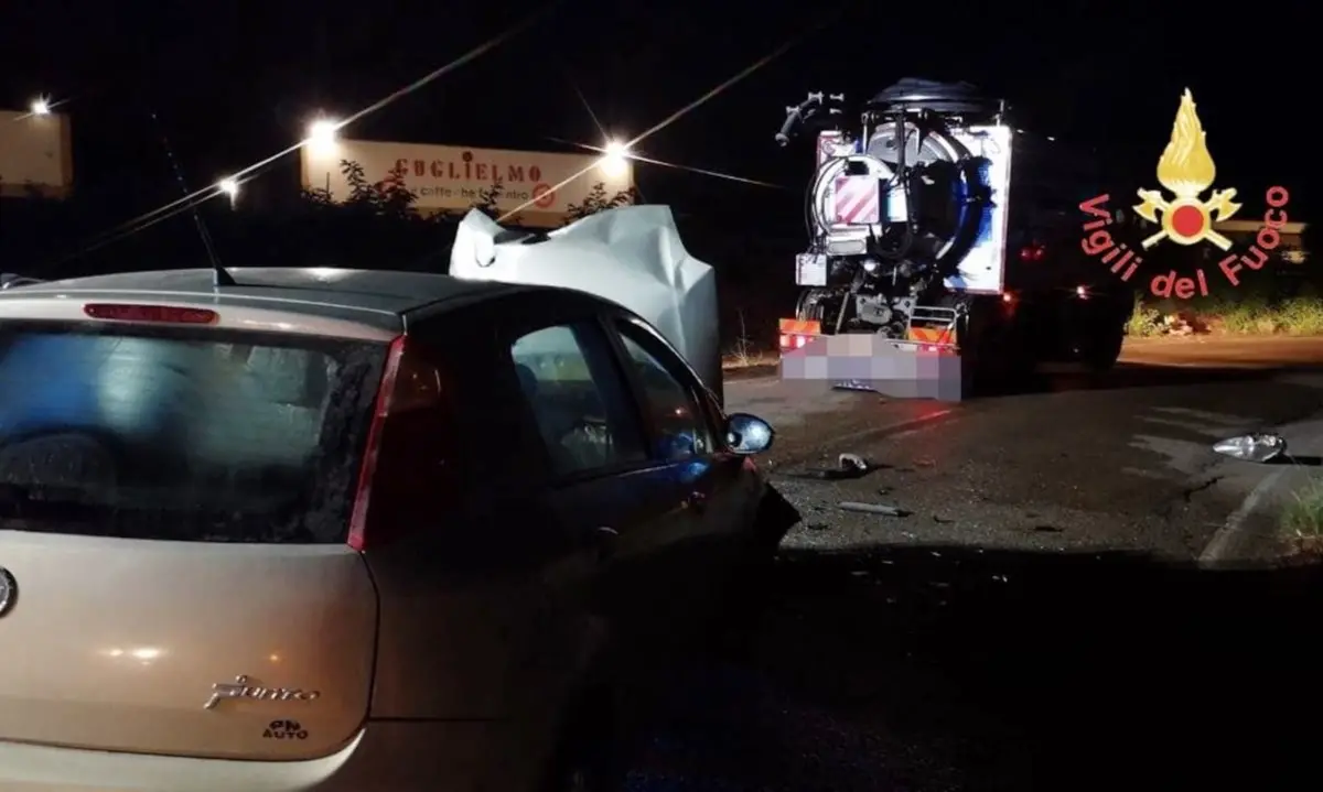 Incidente a Stalettì all’alba, ferita una persona nell’impatto tra due veicoli