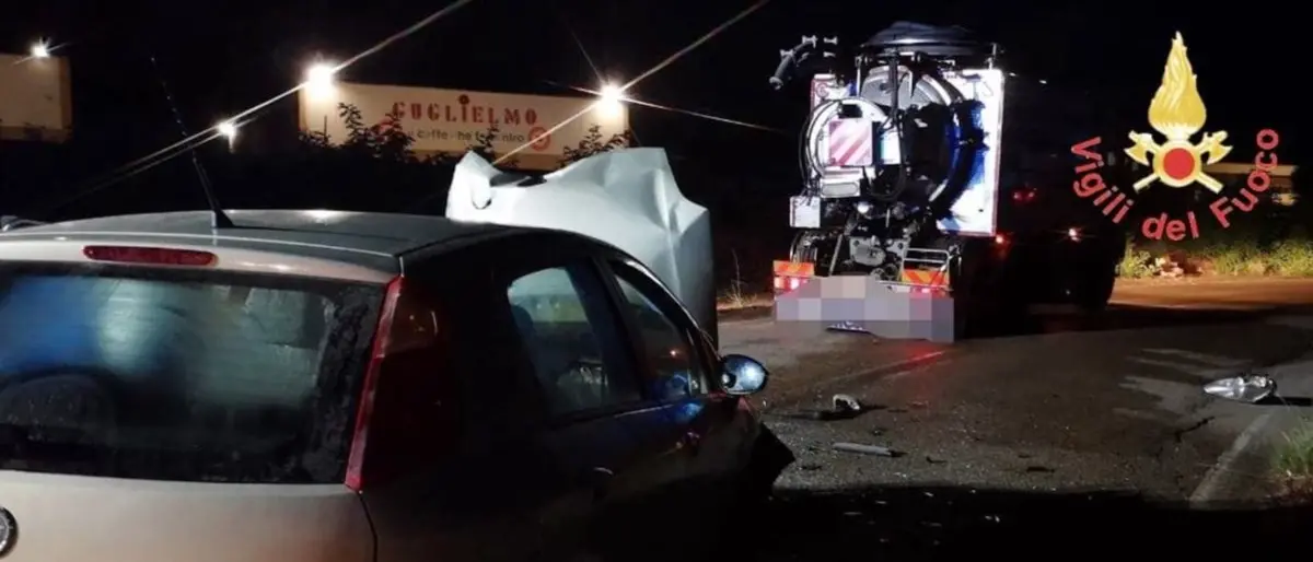 Incidente a Stalettì all’alba, ferita una persona nell’impatto tra due veicoli