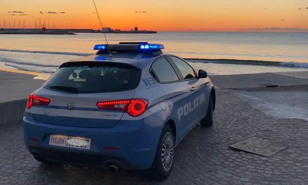 Isola Capo Rizzuto, pesca di frodo con esplosivo: uomo denunciato dalla polizia