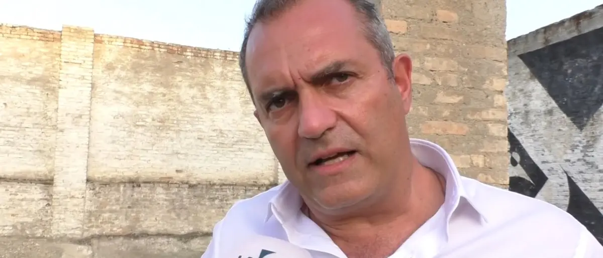 Libri e bollicine, presentato il libro di De Magistris “Attraverso Napoli, 10 anni di passione”