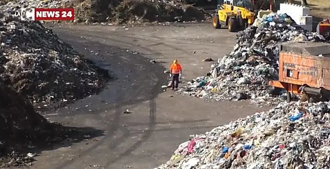 Rifiuti, Gualtieri: «Saranno tutti smaltiti in Calabria, Cosenza adegui i costi di smaltimento in favore dei comuni»