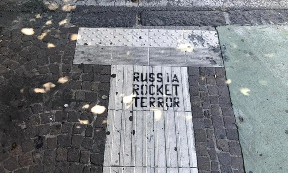 “Russia rocket terror”: a Cosenza apparse scritte vicino a Prefettura e Questura, indagini in corso