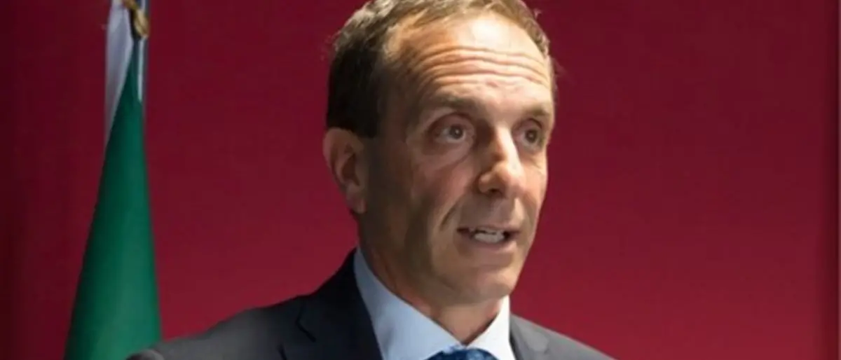 Incendiata l’auto del rettore di Reggio Calabria, la vicinanza di politica e istituzioni: «Atto vigliacco»