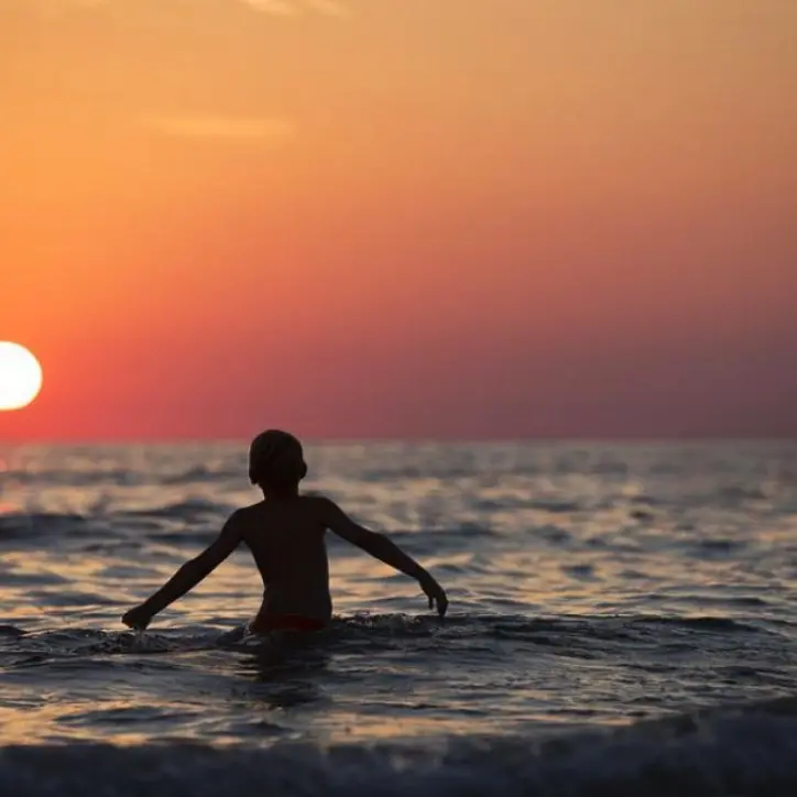 Caldo record, il Mar Tirreno simile ai Tropici: l’acqua sfiora i 30 gradi