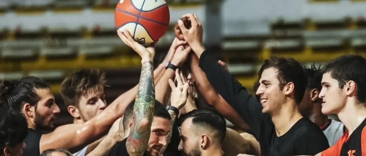 Viola Basket, troppi silenzi e ritardi gestionali. E il mito è di nuovo in pericolo