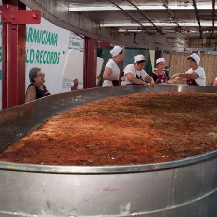 Reggio, alla sagra della melanzana di Salice Calabro la parmigiana record da 378 chili