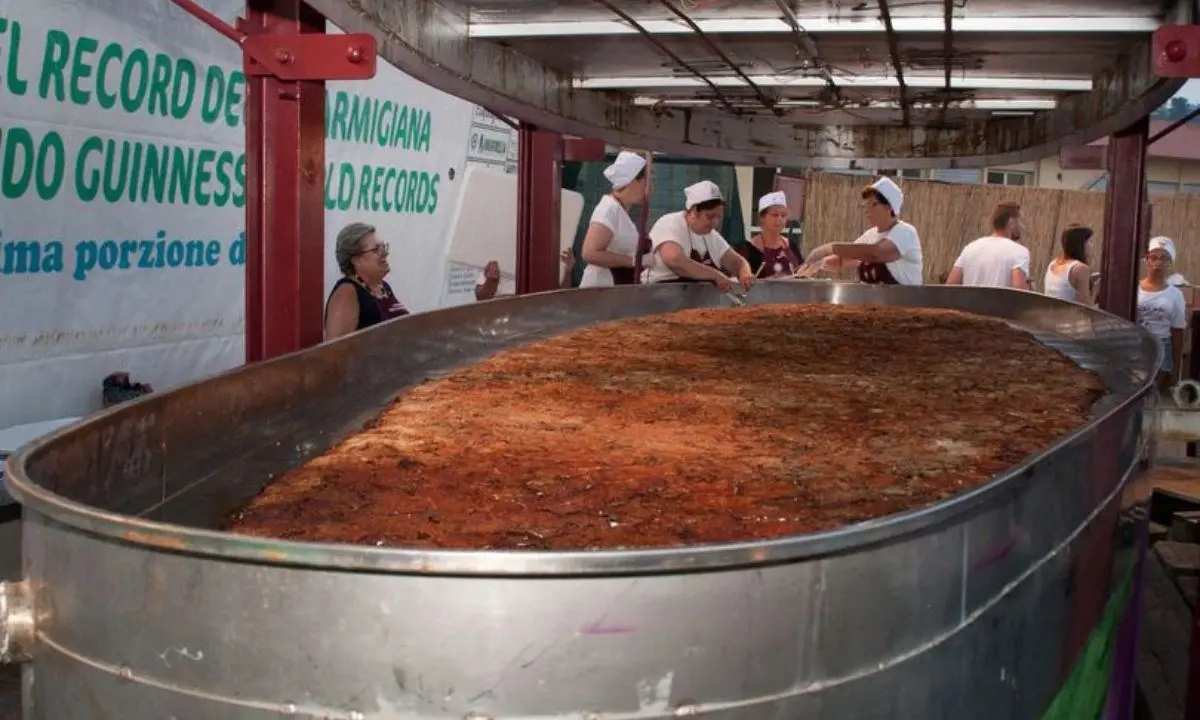Reggio, alla sagra della melanzana di Salice Calabro la parmigiana record da 378 chili