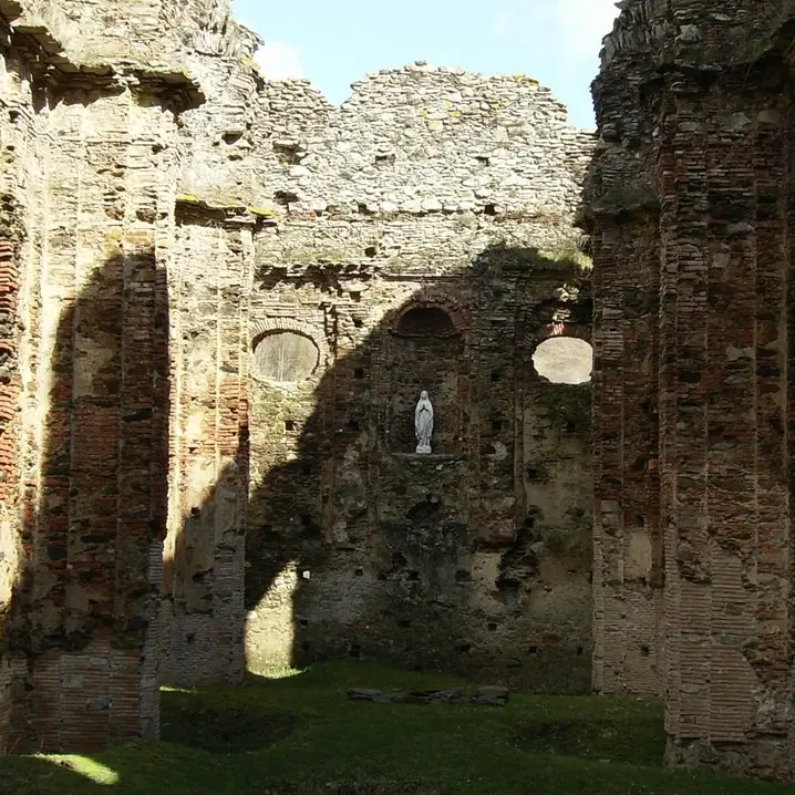 Tra i ruderi dell’abbazia di Corazzo si inaugura la Settimana della cultura calabrese
