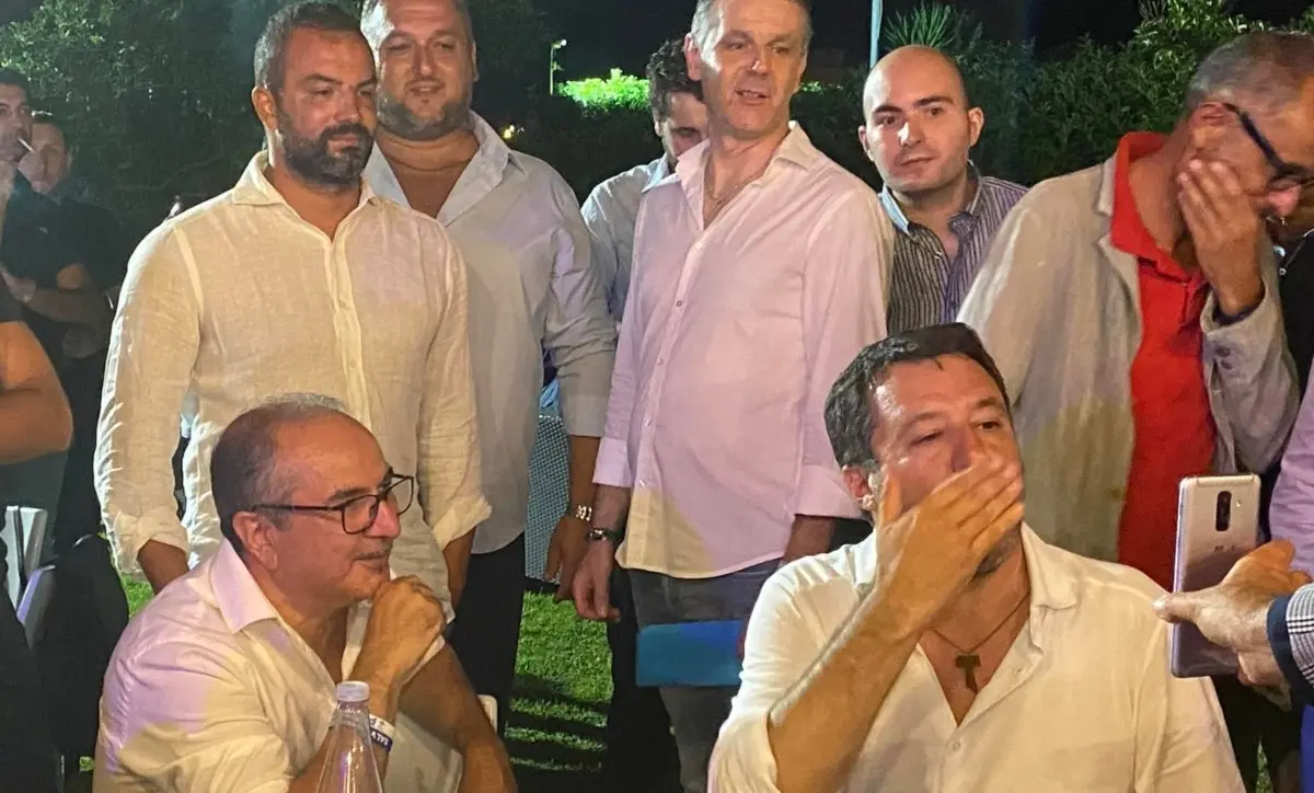 Salvini chiude il tour elettorale a Reggio per la cena con i militanti ma tante le assenze