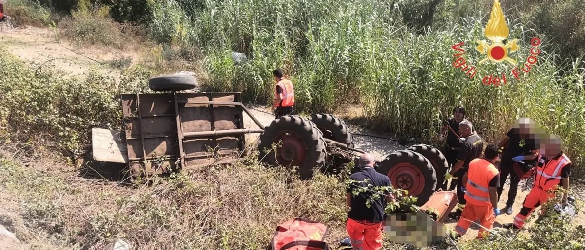 Cittanova, perde il controllo del trattore che si ribalta: muore il conducente 16enne