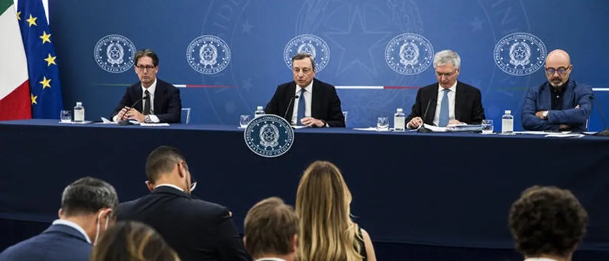 Sì del Cdm al decreto aiuti bis: misure per 17 miliardi. Draghi: «Provvedimento di proporzioni straordinarie»