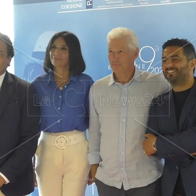 Richard Gere sbarca in Calabria: «Questa è una terra meravigliosa, sono felice di essere qui»