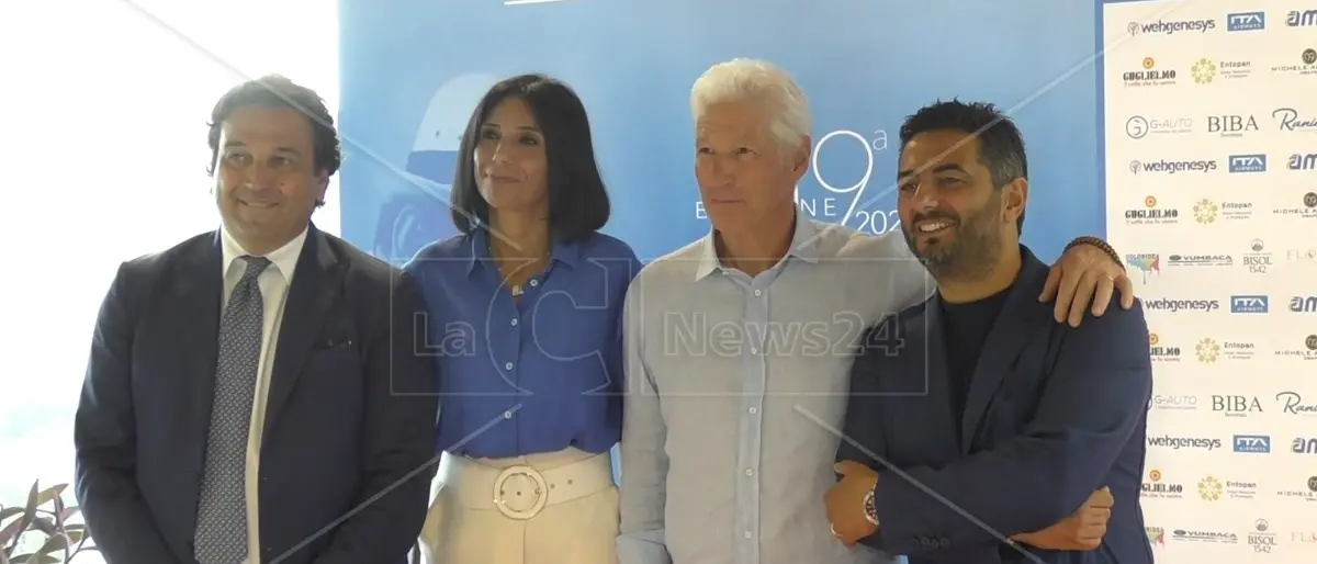 Richard Gere sbarca in Calabria: «Questa è una terra meravigliosa, sono felice di essere qui»