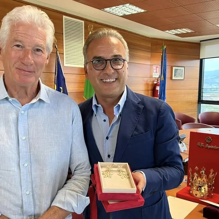 I gioielli di Spadafora a Richard Gere: l’omaggio della Regione Calabria alla star di Hollywood