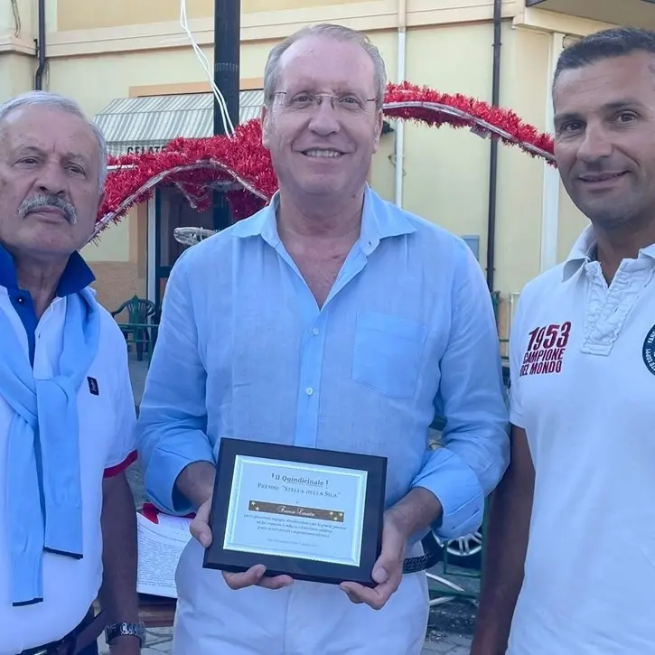 Il premio Stella della Sila a Franco Laratta «per la grande passione nel far conoscere le bellezze della Calabria»