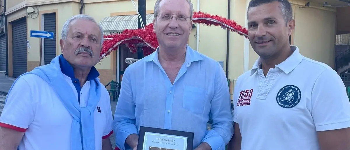 Il premio Stella della Sila a Franco Laratta «per la grande passione nel far conoscere le bellezze della Calabria»
