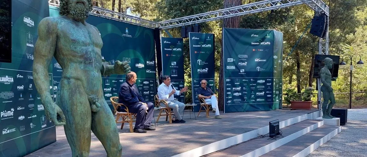 I Bronzi di Riace tornano in mare, in Versilia due copie sul fondale per celebrare i 50 anni dal ritrovamento