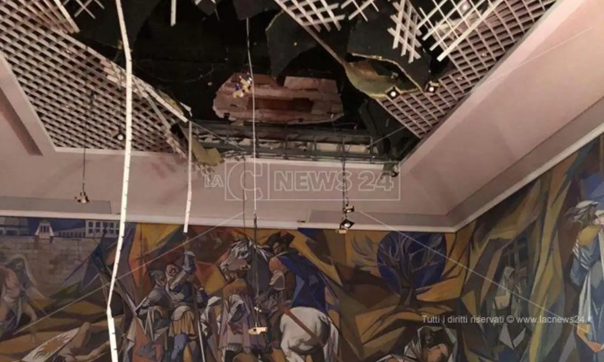 Aula rossa Comune di Catanzaro, la Soprintendenza dà il nullaosta al restauro della sala consiliare