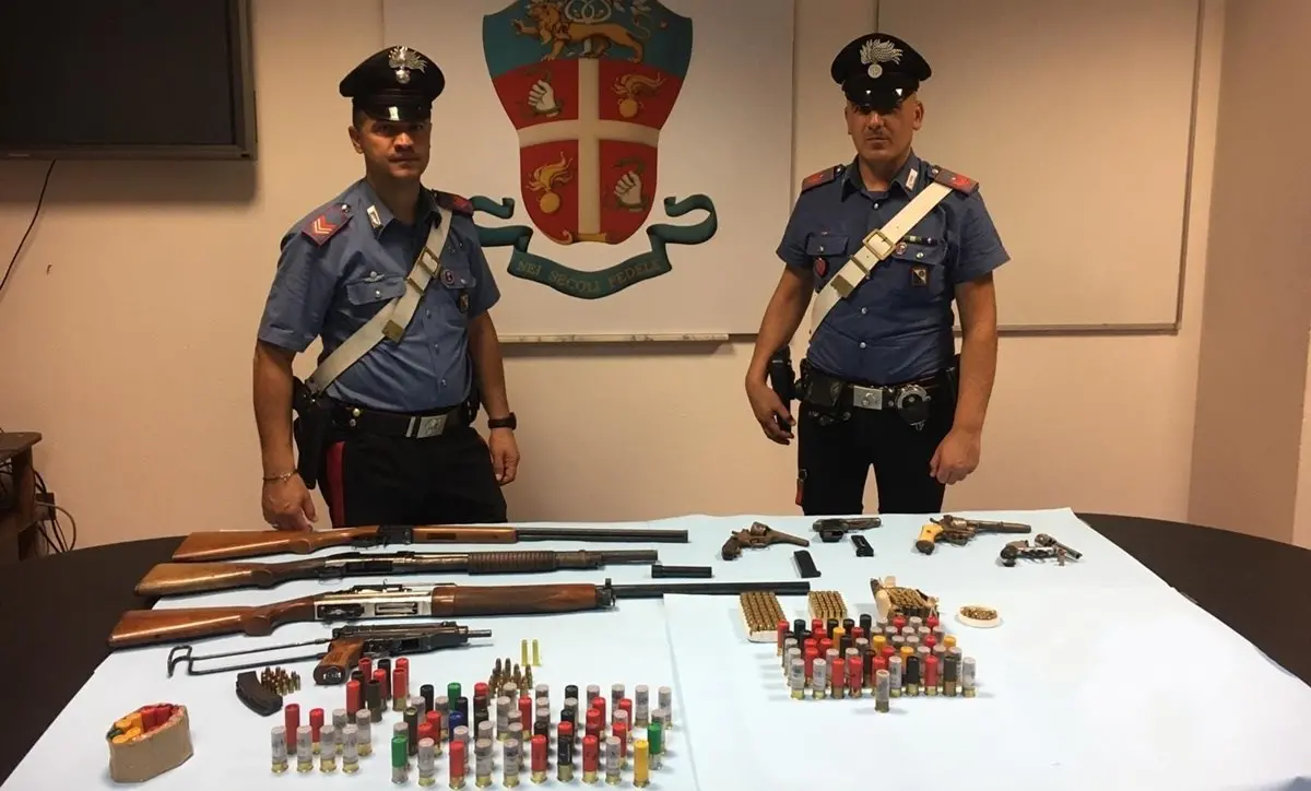 Corigliano Rossano, scoperto un arsenale in un casolare abbandonato