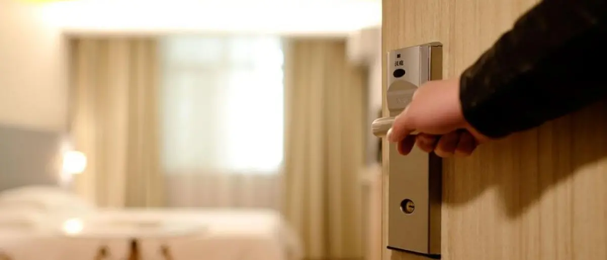 Maxitruffa in hotel: turisti pagano la caparra ma la stanza non esiste
