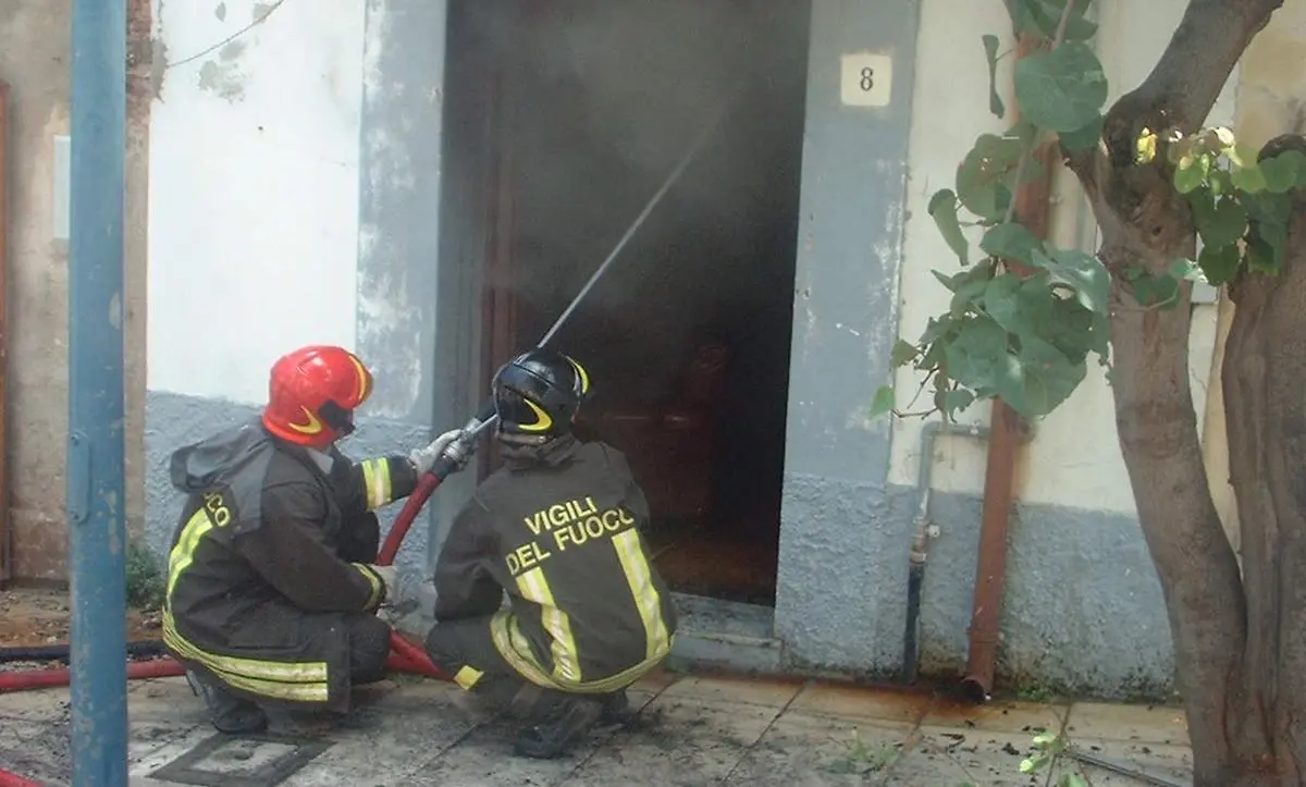 Tragedia nel Reggino, anziana disabile muore in un incendio scoppiato nella propria casa